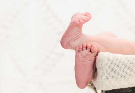baby-children-newborn-feet